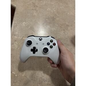Xbox Wireless Controller for Xbox One and PC - White